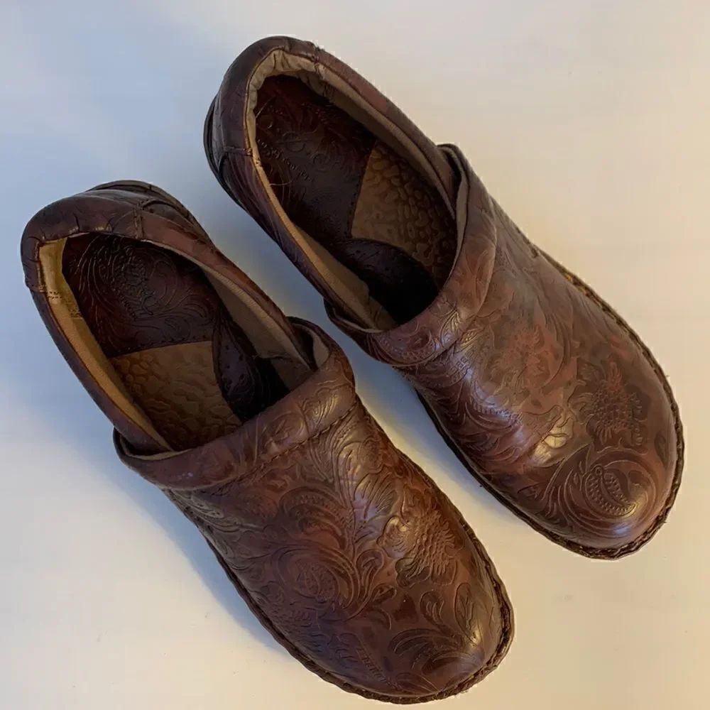 BOC Embossed Brown Floral Clogs Size 8,5